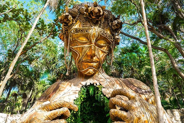 Ven a la Luz sculpture in Tulum