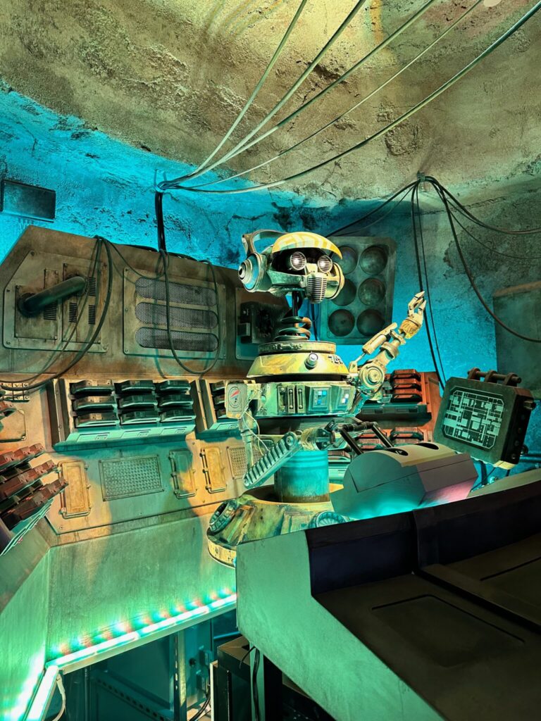 DJ Rexx robot in Oga's Cantina at Star Wars Galaxy's Edge 