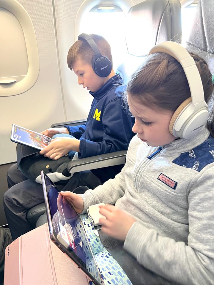 Traveling with Kids on airplane