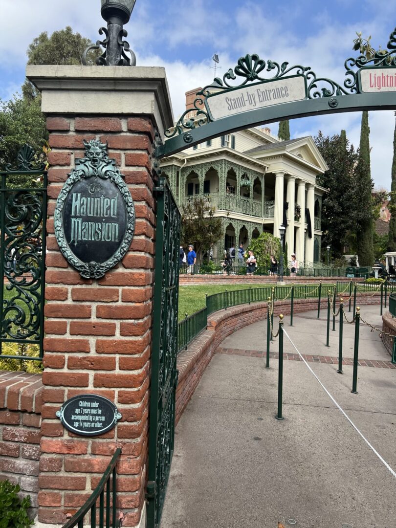 Haunted Mansion - Disneyland
